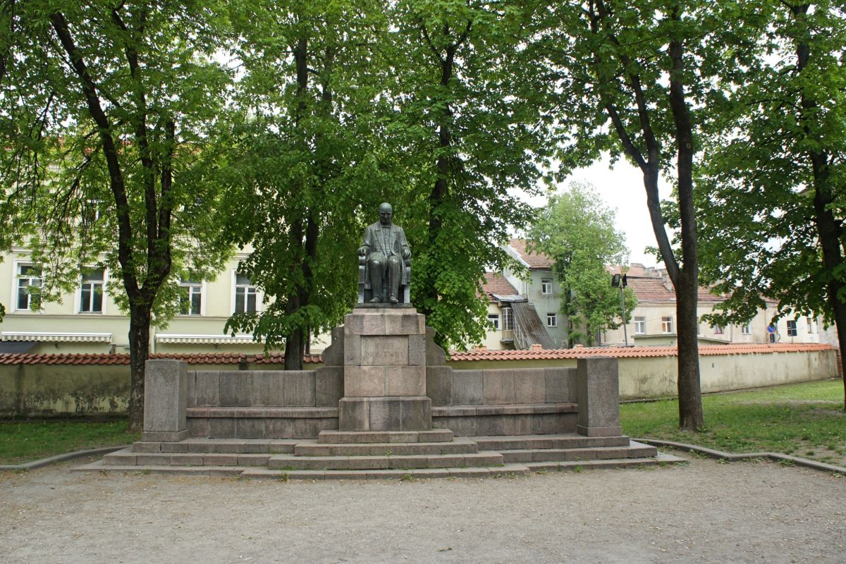 Памятник Юзефу Монтвиле