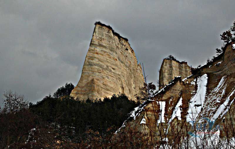 Мелникские пирамиды