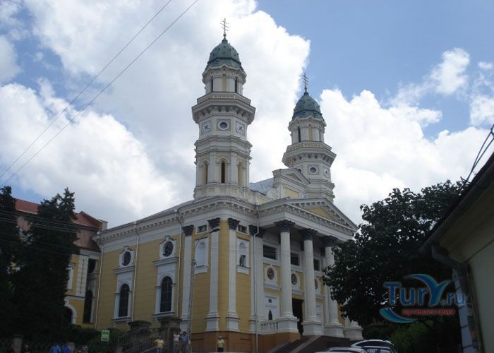 Греко-католический кафедральный собор Воздвижения Честного Креста в Ужгороде