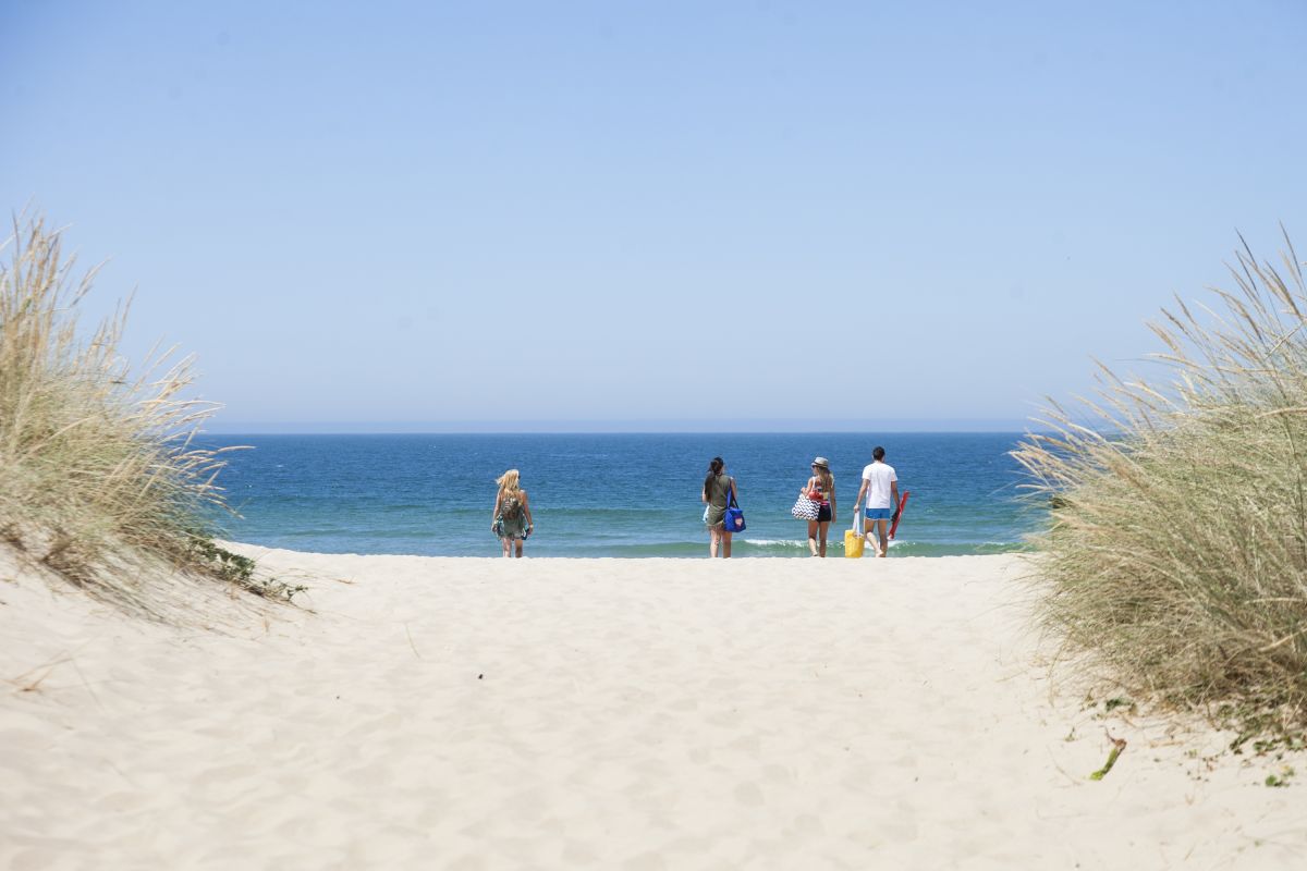 Пляж «Терраш-да-Кошта, Акасьяш-и-Медуш»