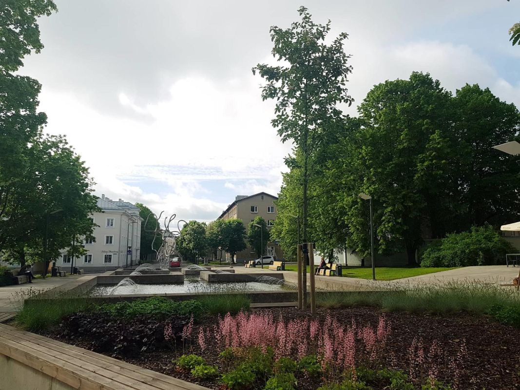 Памятник Юрию Лотману