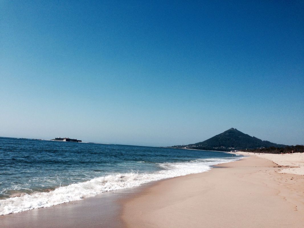 Пляж «Прайя-ди-Моледу»