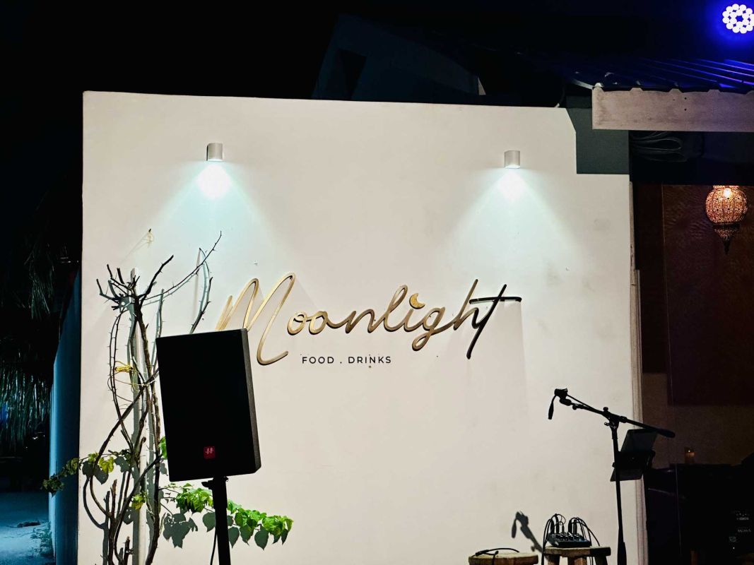 Moonlight - Food . Drinks . Shisha