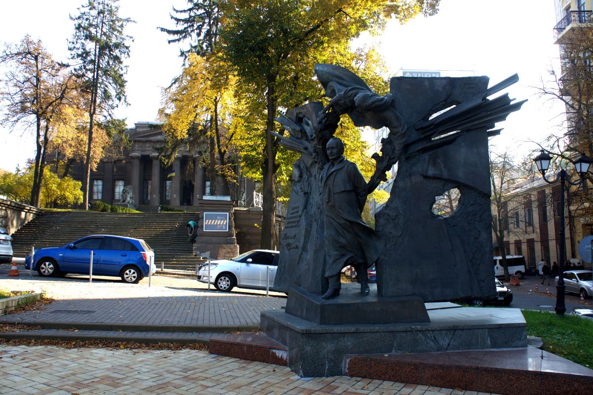 Памятник Вячеславу Черноволу