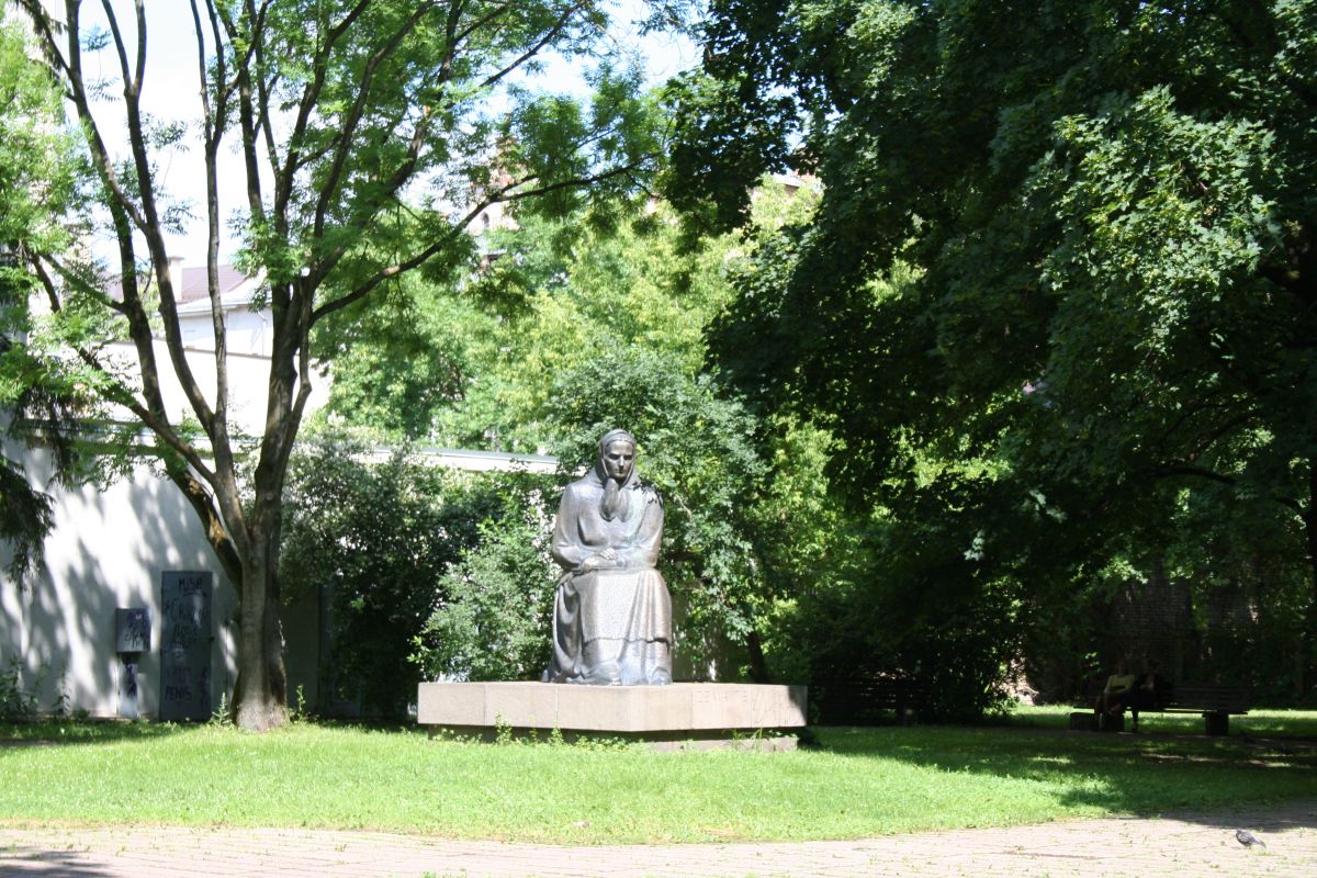 Памятник Жемайте