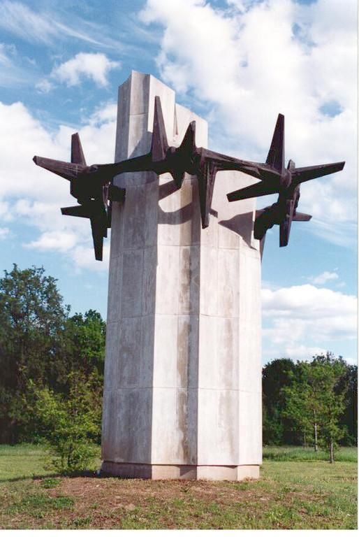 Памятник «Терновый венец»