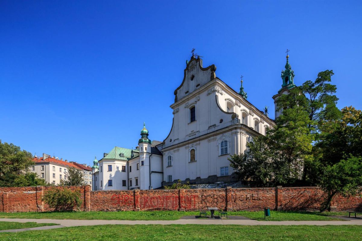 Костел на взгорье Скалка