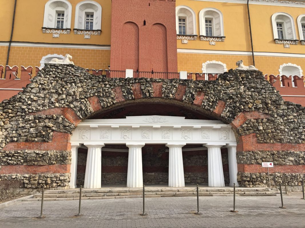 Средняя Арсенальная башня