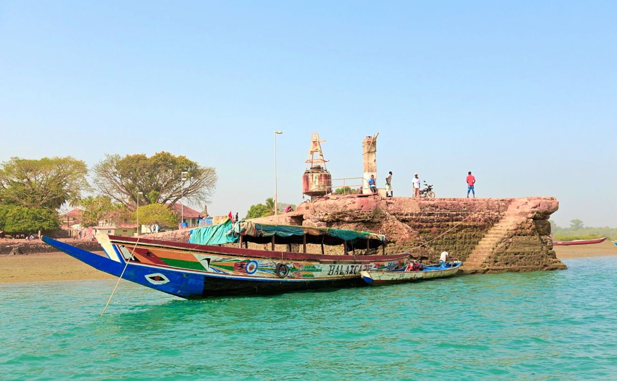 Остров Болама