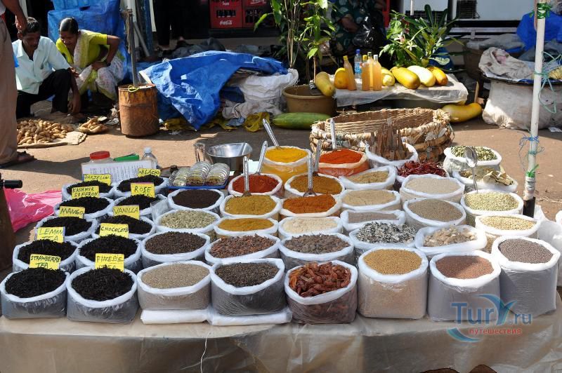 Блошиный рынок в Анжуне