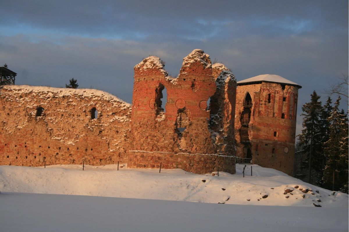 Средневековый центр впечатлений епископского городища Вастселийна