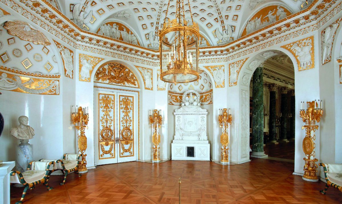Военный зал Павловского дворца