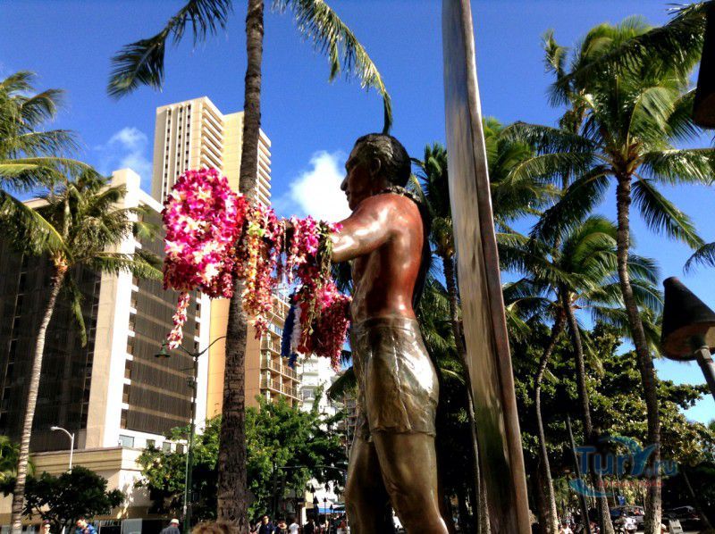 Памятник Дюку Каханамоку (Duke Paoa Kahanamoku)