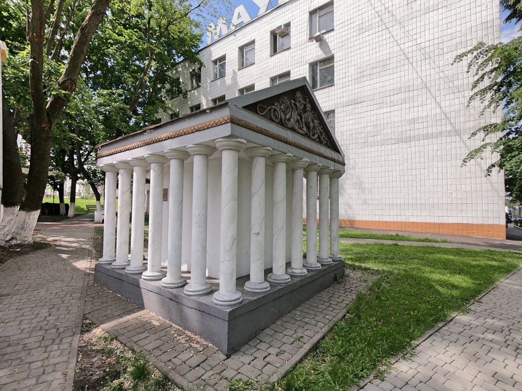 Скульптура Храм Артемиды в Эфесе на территории МАУП