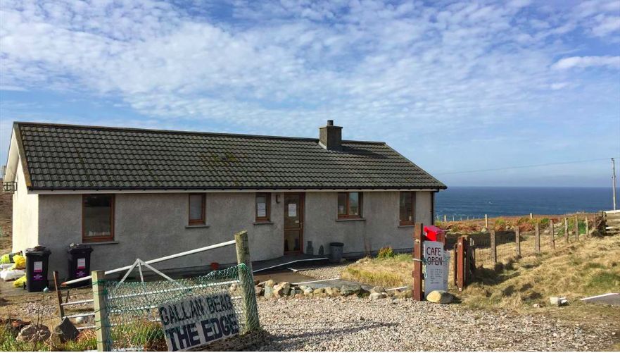 Маленький стоячий камень