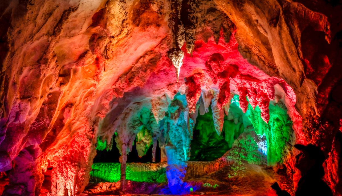 Пещеры Дженолан