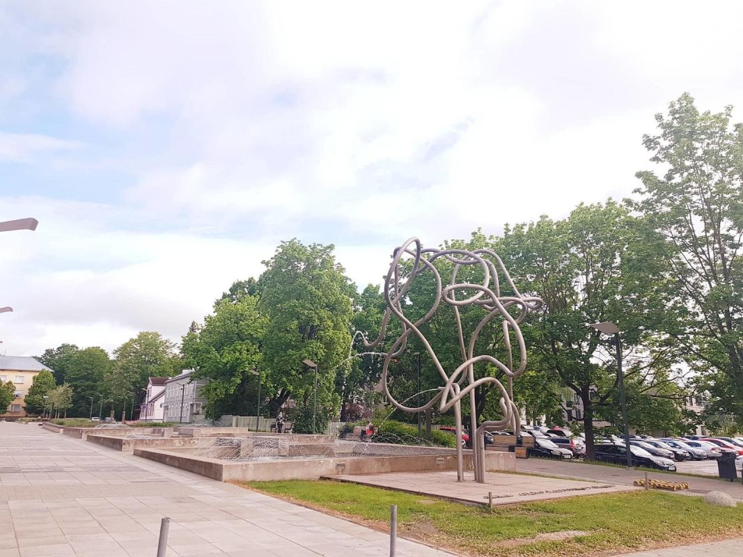 Памятник Юрию Лотману