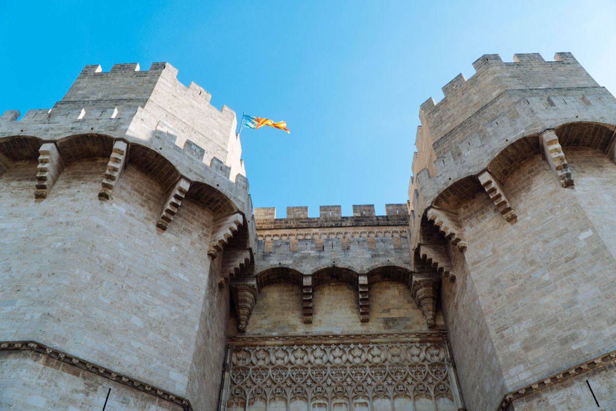 Башни Серранос