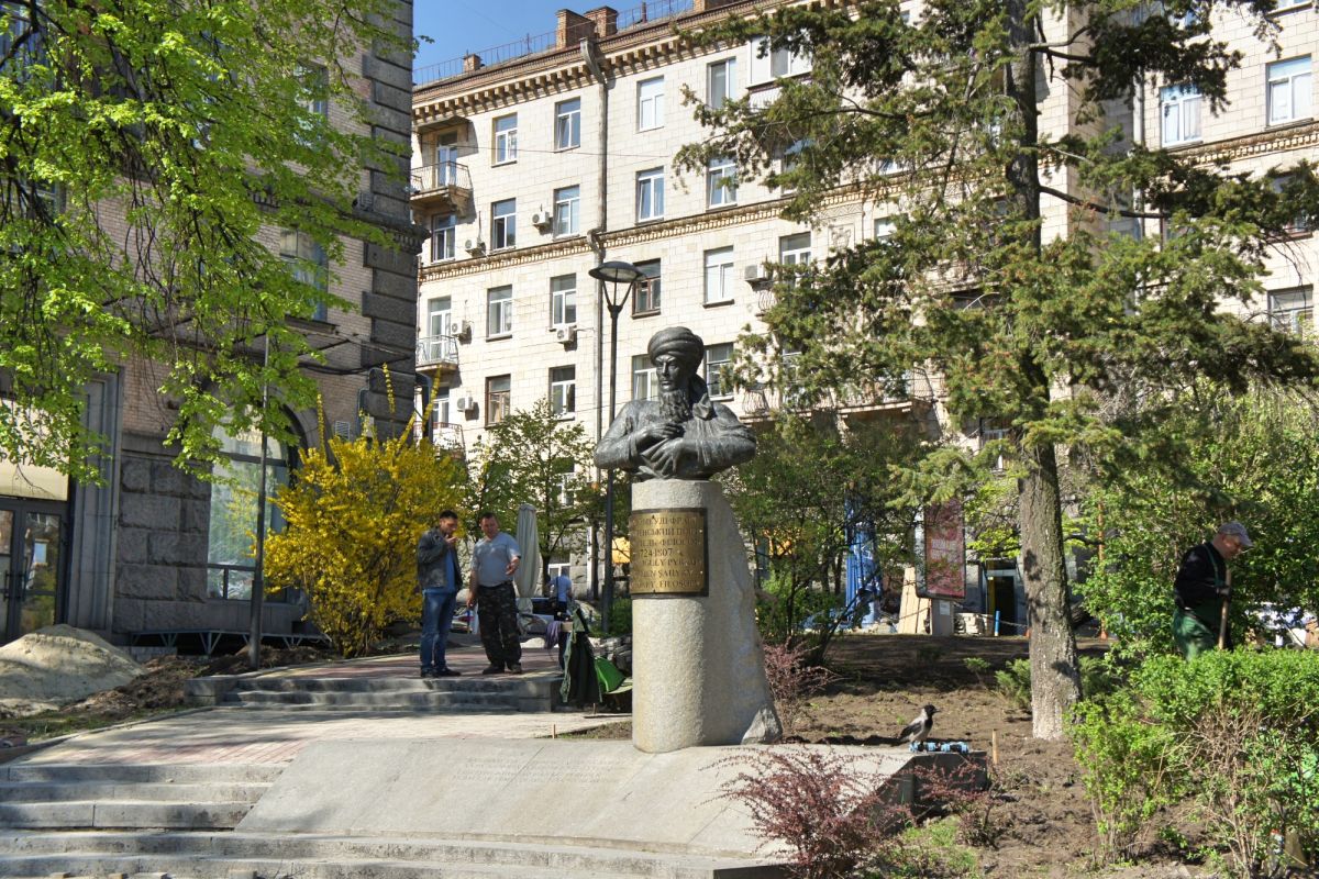 Памятник Махтумкули Фраги