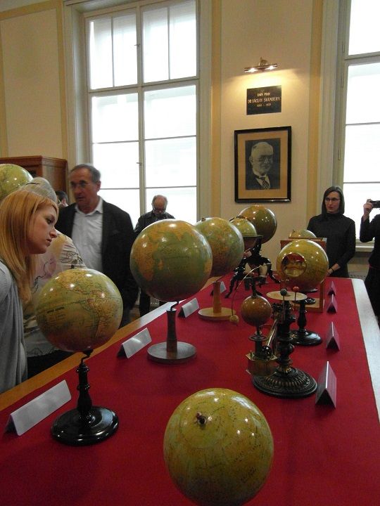 Географическая библиотека