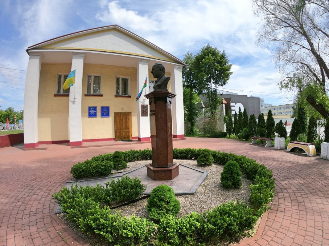 Памятник Алиеву Г.А.