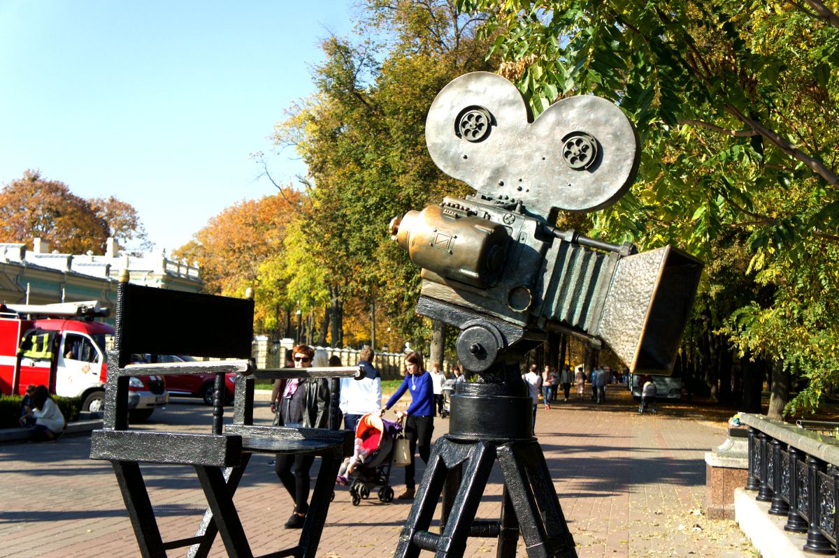 Памятник Режиссер Наблюдатель