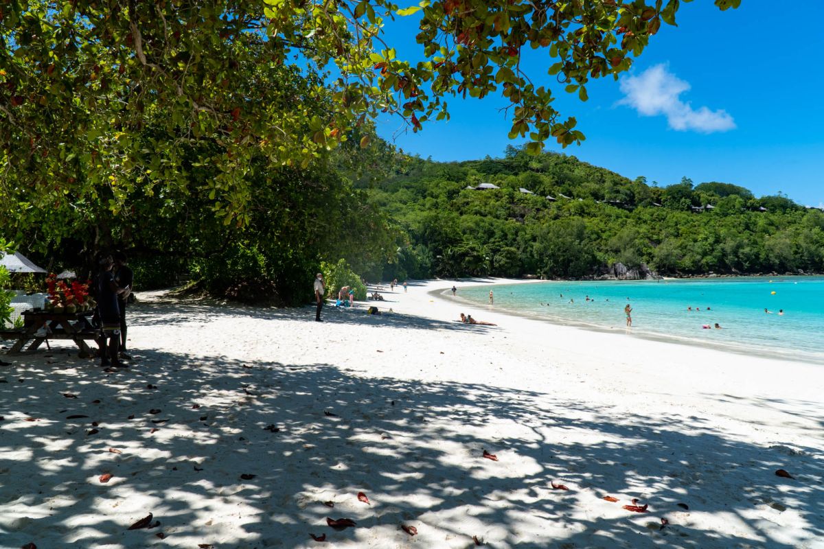 Пляж Порт-Лаунай