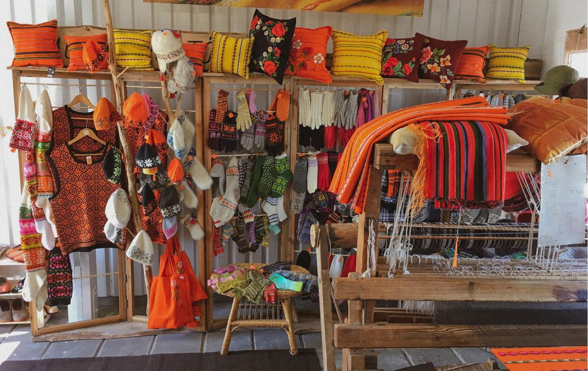 Магазин Muhu Käsitöö на причале порта Куйвасту