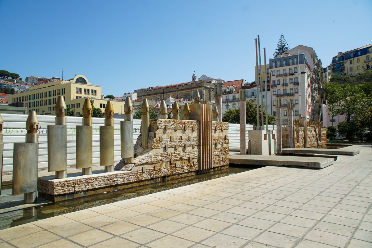 Площадь Мартим Мониш