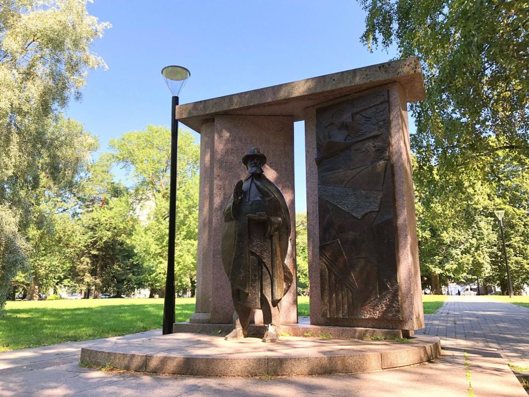 Памятник Хуго Треффнеру