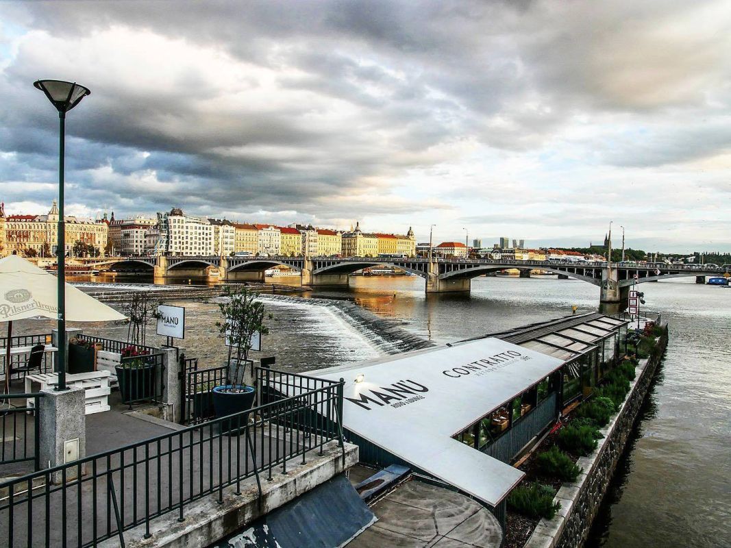 MANÚ Risto & Lounge