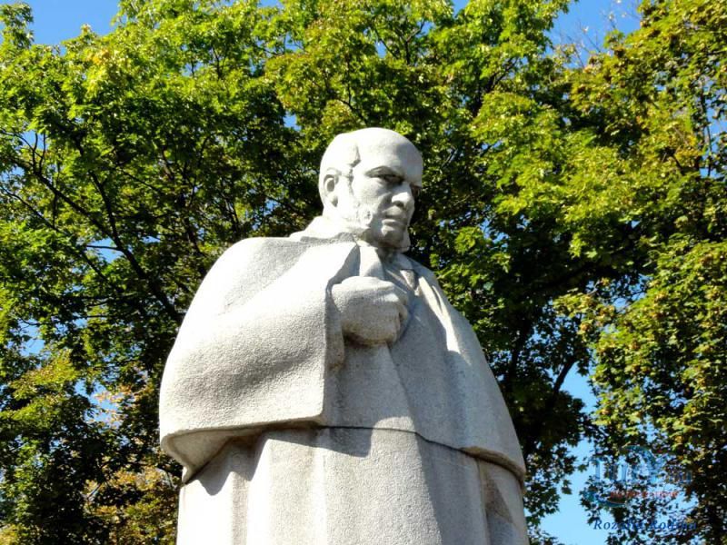 Сквер с памятником Н.И. Пирогову в Виннице