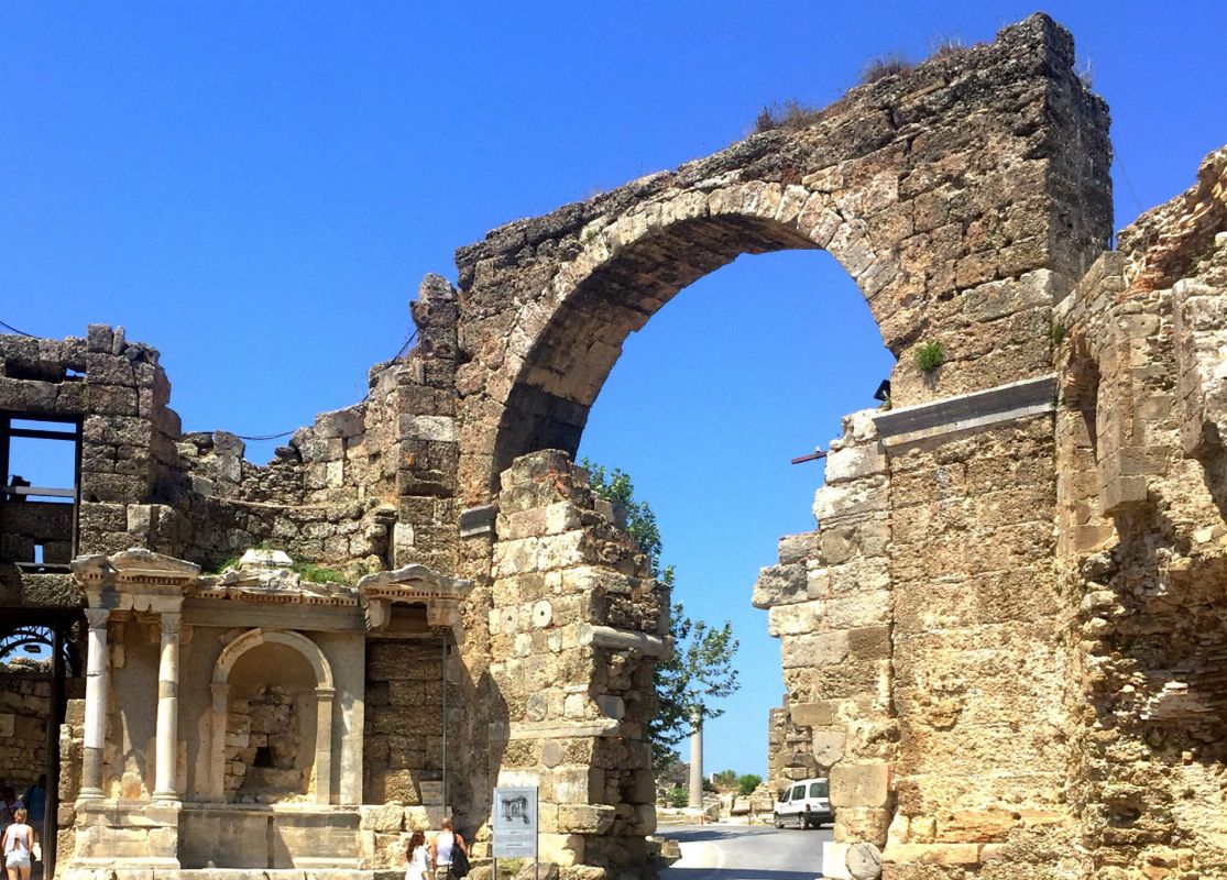 Центральные ворота