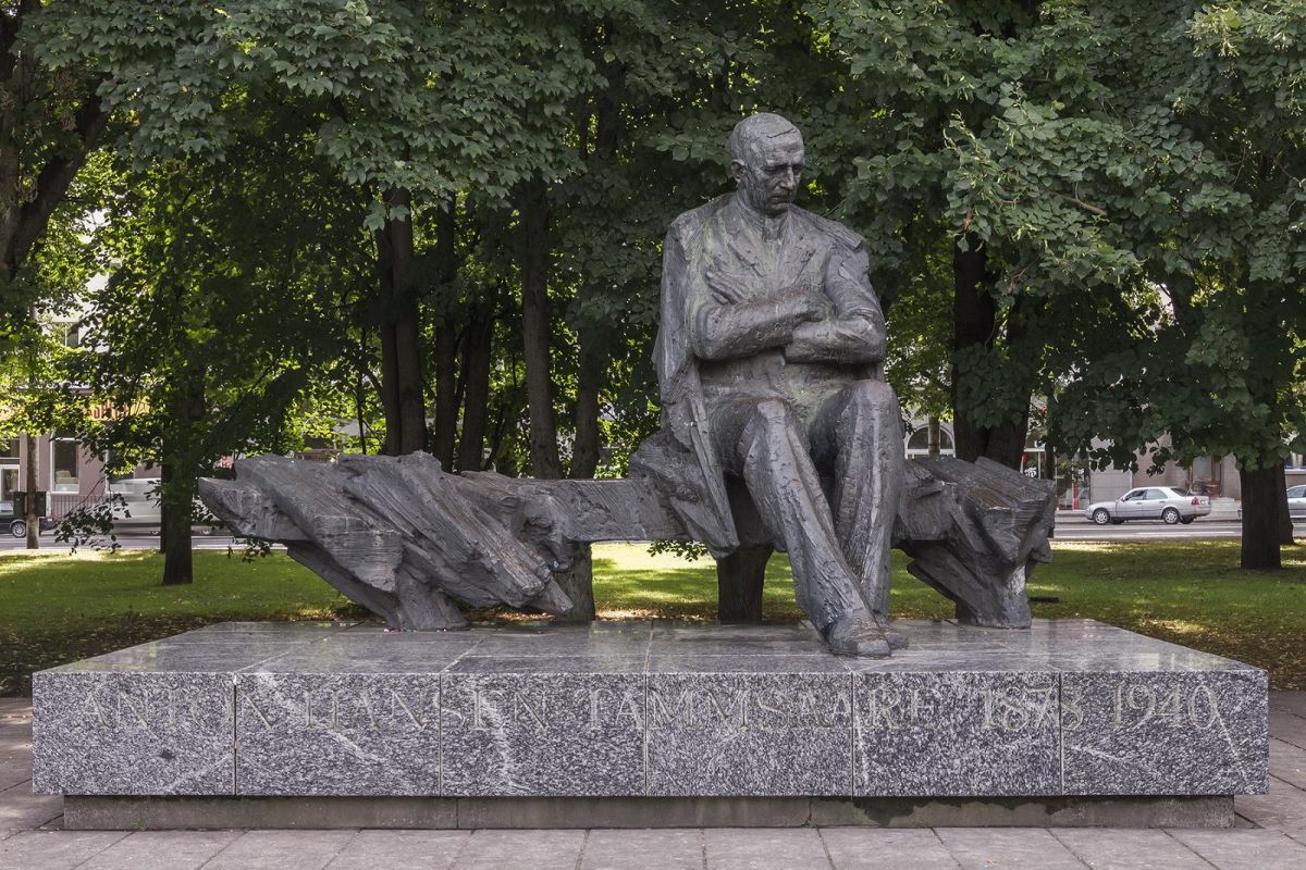 Памятник А. Х. Таммсааре