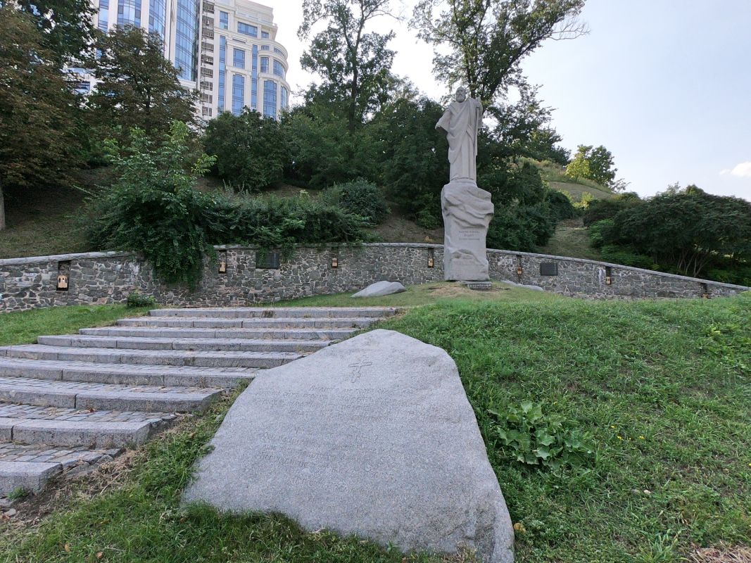 Памятник Андрею Первозванному