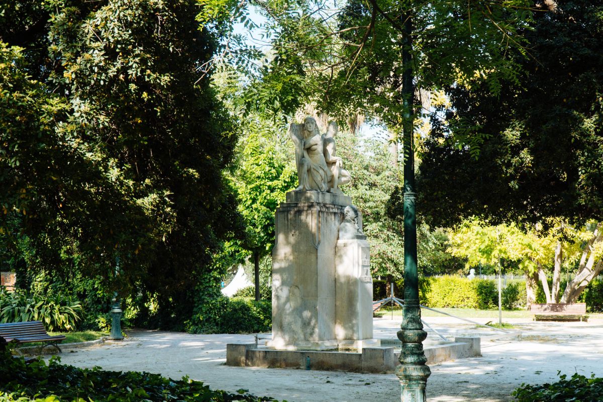 Памятник Висенте В Керолю