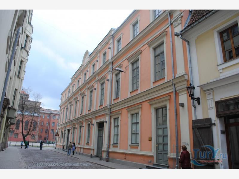 Дворец Петра в Риге