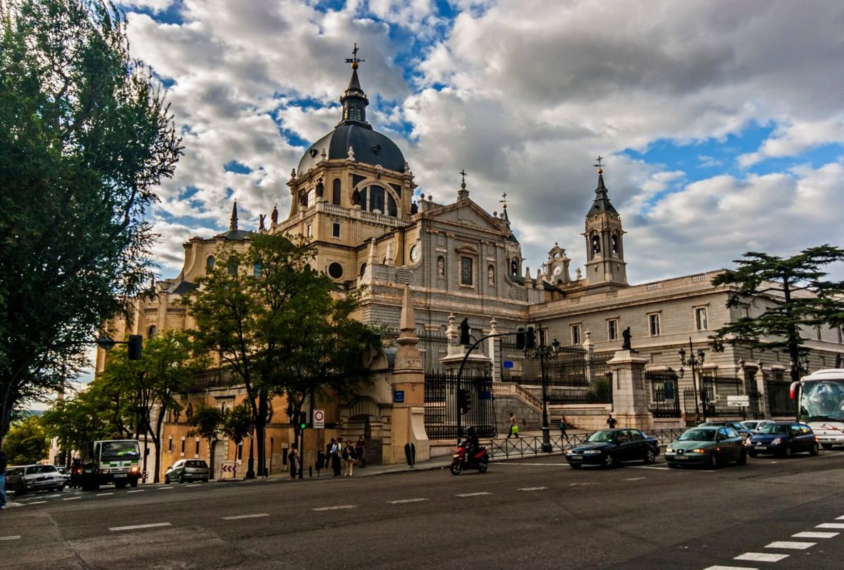 Кафедральный собор Санта-Мария-ла-Реаль-де-ла-Альмудена
