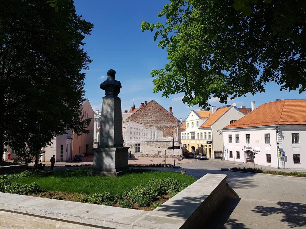 Памятник Николаю Пирогову