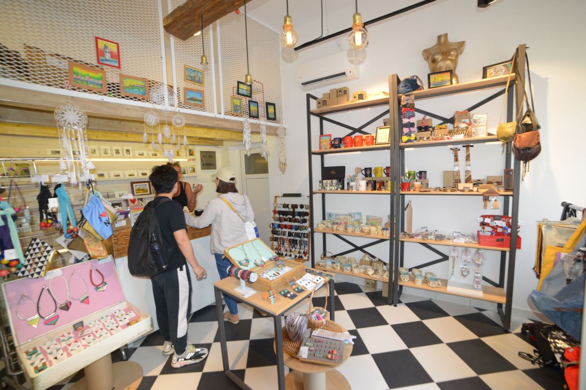 Концептуальный магазин ремесленных изделий Werkštat