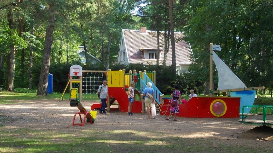 Светлый парк в Нарва-Йыэсуу