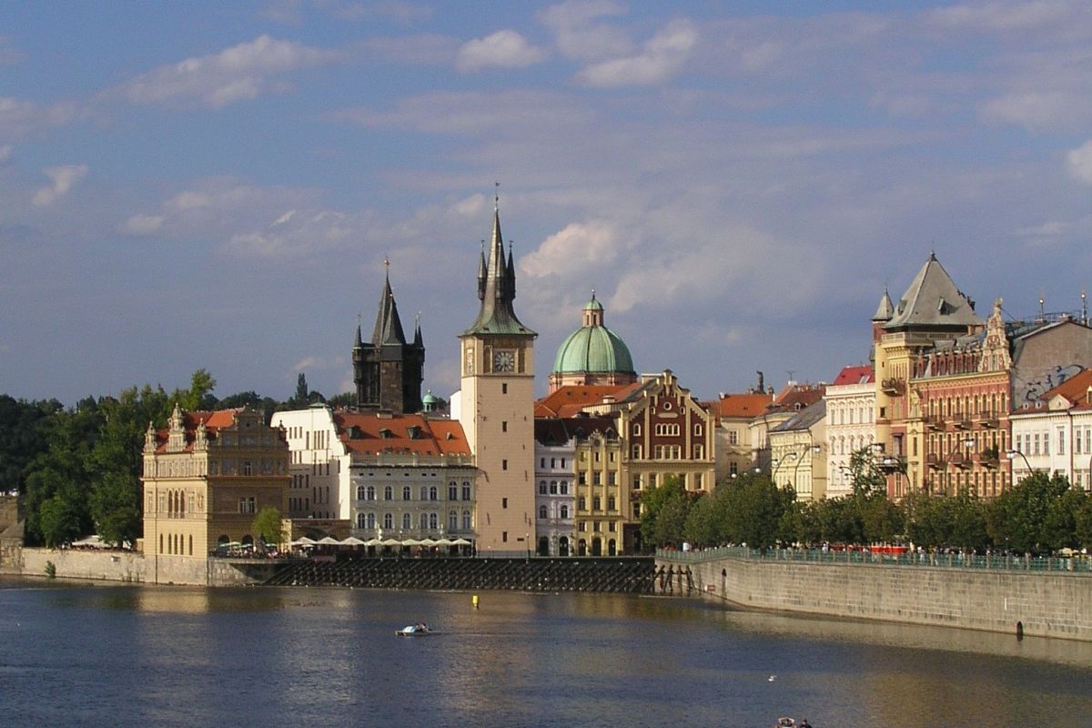 Центр Karlovy lázně