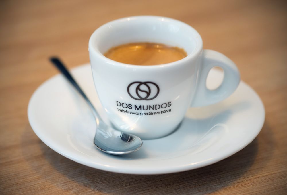 Dos Mundos Café
