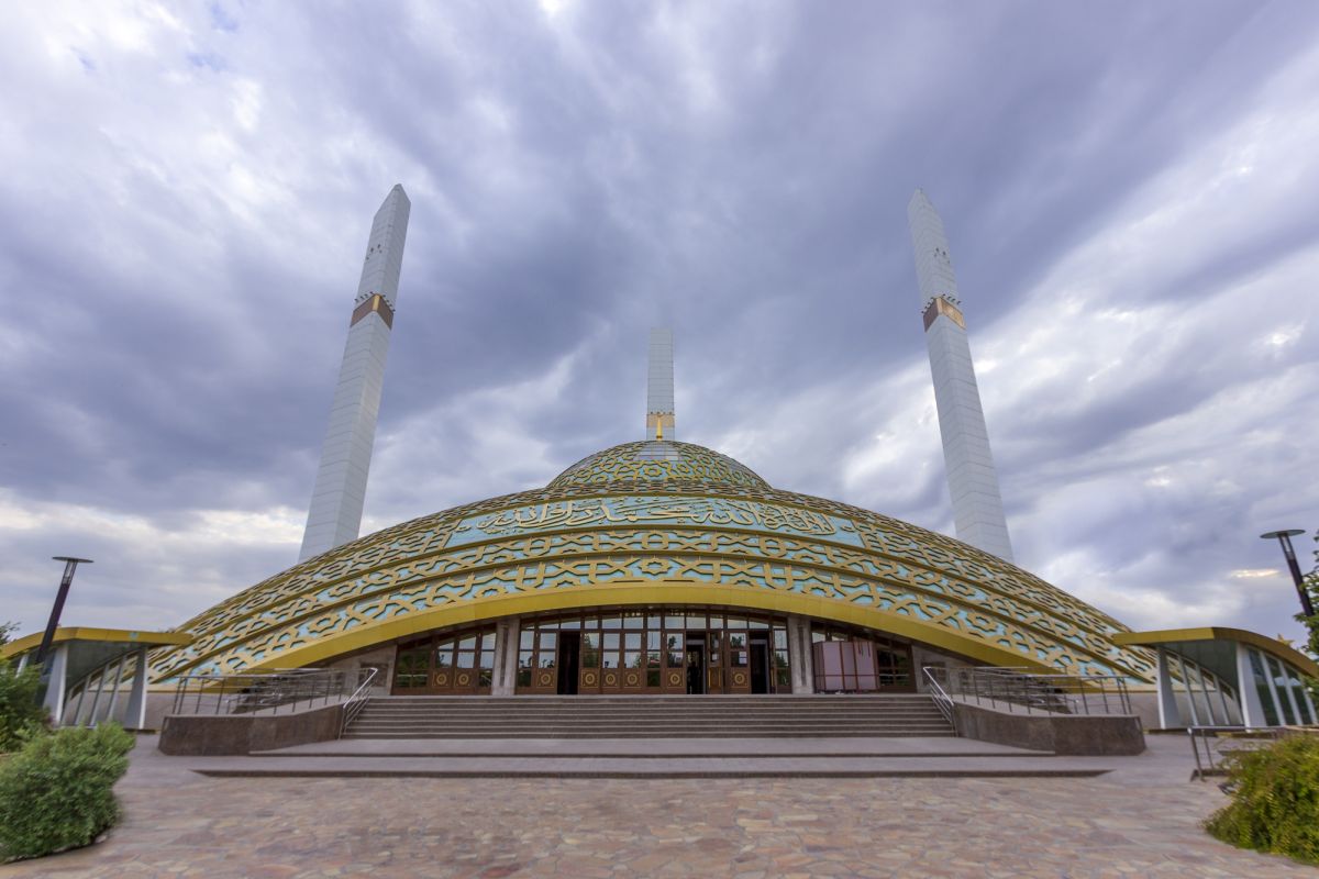 Мечеть им. Аймани Кадыровой, Мечеть 