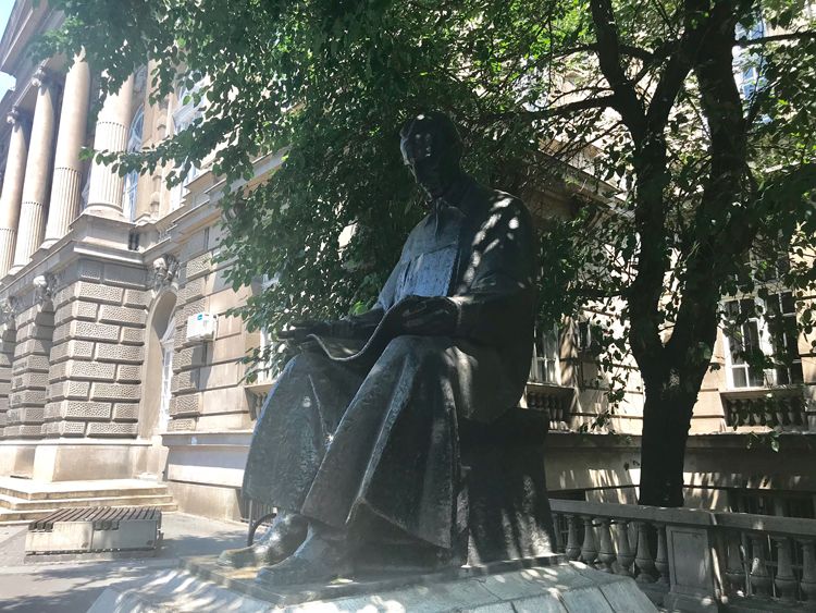 Памятник Николе Тесла - ул. Булевар Краля Александра