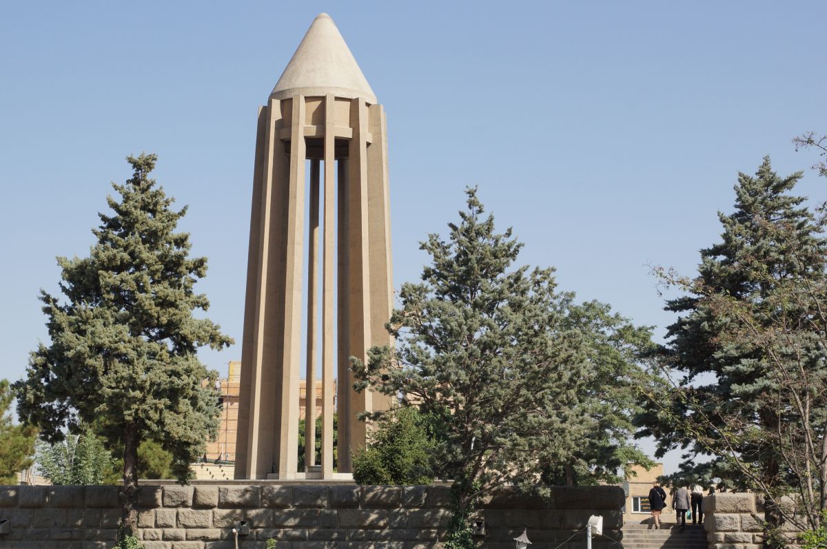 Мавзолей Авиценны