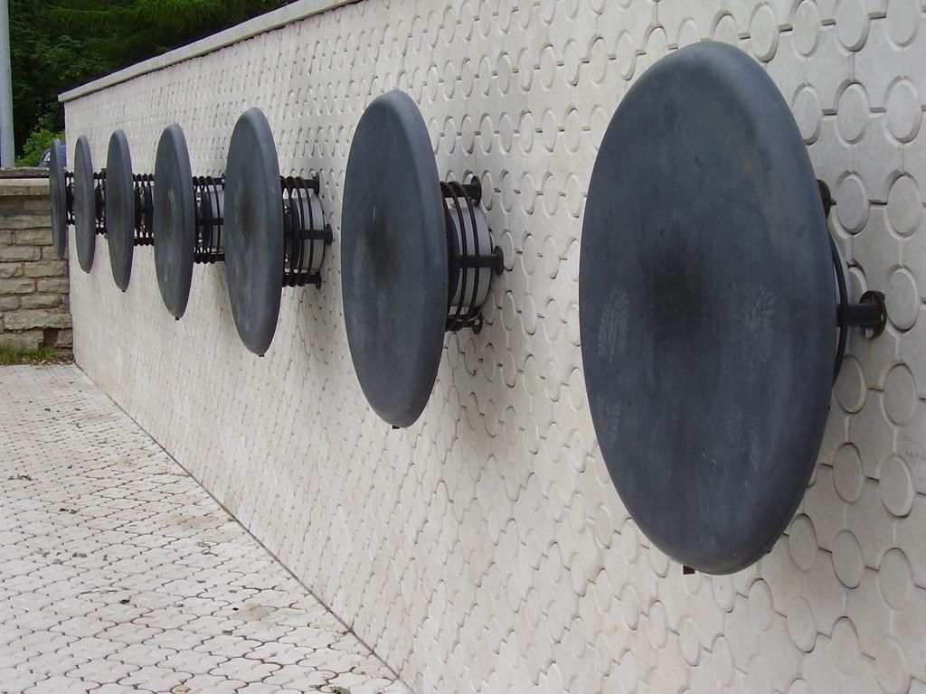 Памятник Эдуарду Тубину