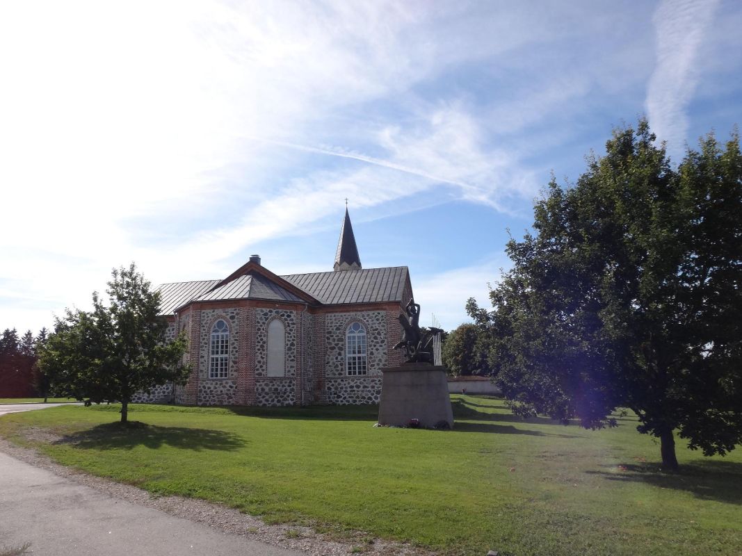 Церковь-памятник эстонским воинам в Тори