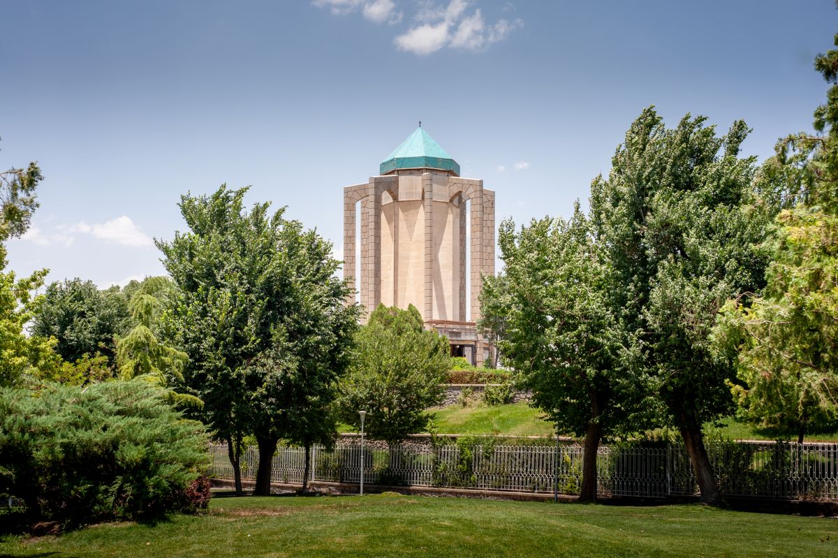 Мавзолей Баба Тахер