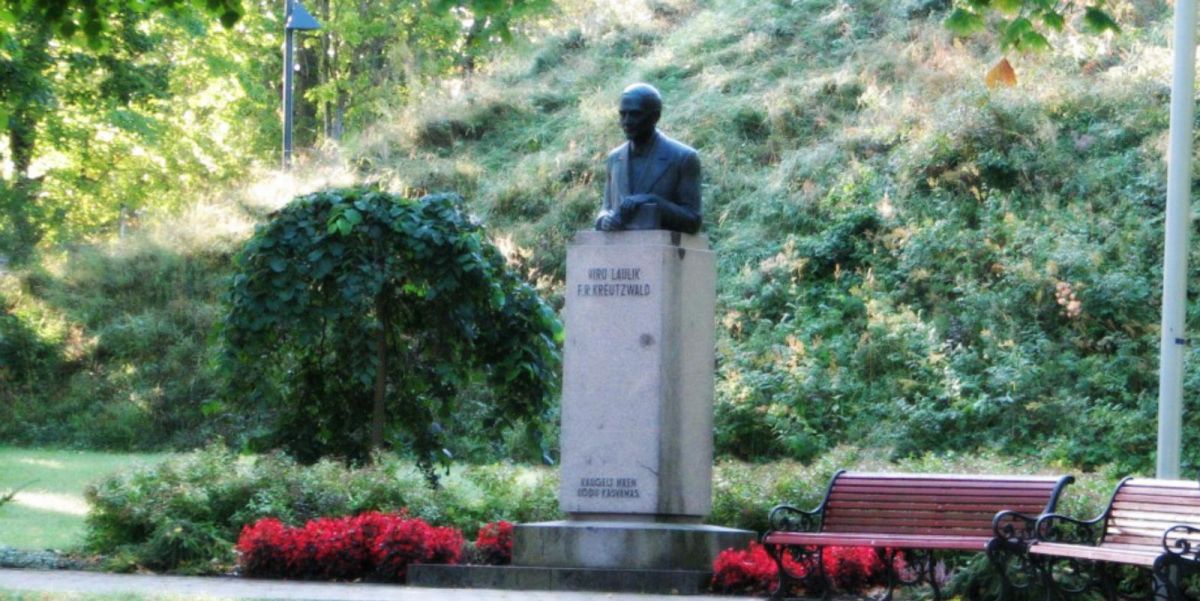 Памятник Фридриху Рейнгольду Крейцвальду в Раквере